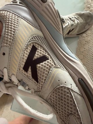 Zapatillas K-Swiss grises y blancas Kerlme gris  B