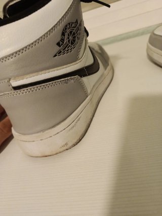 Jordan 1 Gris y Blanco