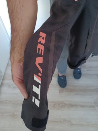 Cazadora de moto negra Revitt mujer Talla 36.