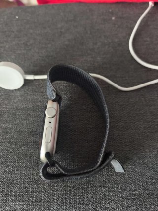 Apple Watch SE 44mm Bianco Stella - Con Caricabatterie - 180€