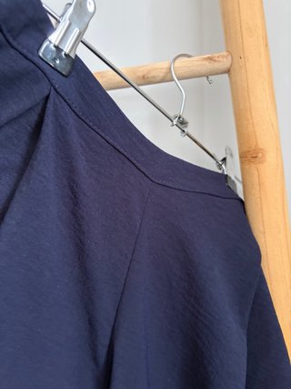 Pantalón azul marino con aberturas