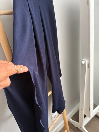 Pantalón azul marino con aberturas
