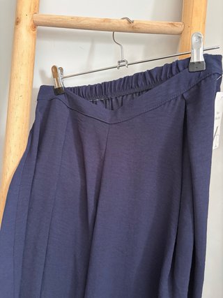 Pantalón azul marino con aberturas
