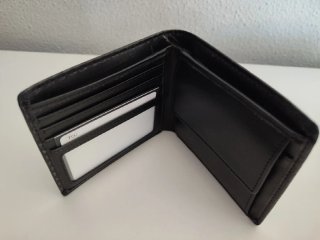 Cartera de hombre con diseño de fibra de carbono