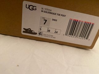 Sandalias UGG de piel gris Usadas una tarde