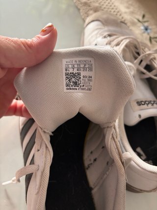 Zapatillas Adidas Blancas y Marrones