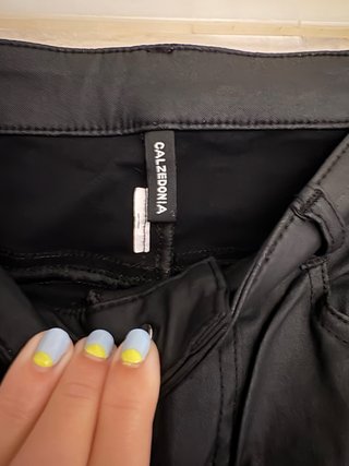 Pantalones de cuero Calzedonia negros