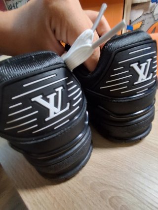 Louis Vuitton Trainer Nere Taglia 42 Nuove