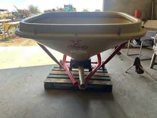 Abonadora Vicon de 1000 kg en perfecto estado