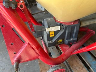 Abonadora Vicon de 1000 kg en perfecto estado