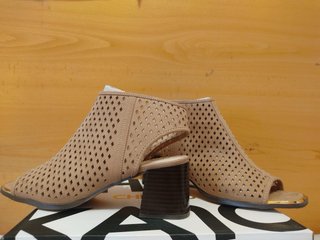 Botines mujer beige con cremallera
