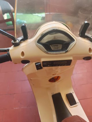 Moto Infantil Vespa Scooter Beige