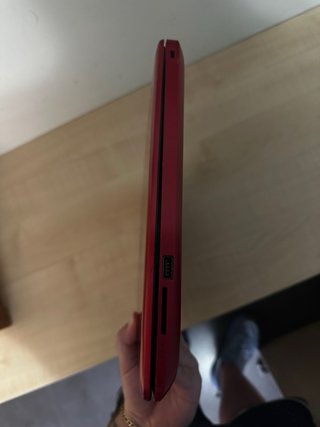 Ordenador portátil HP rojo