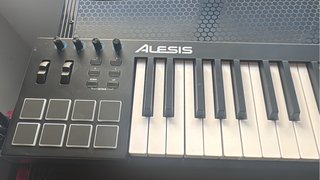 Vendo o cambio Alesis V61 teclado controlador midi