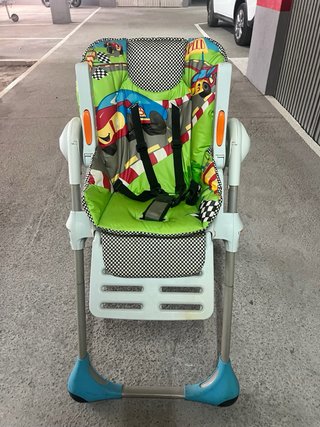 Trona de bebé con estampado infantil