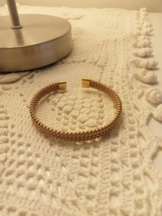 Pulsera dorada estilo malla