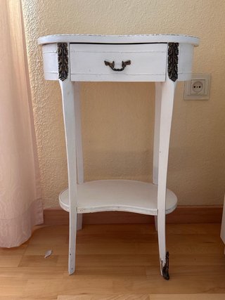Mesita Vintage Blanca y Dorada