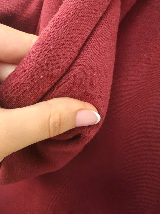 Sudadera con capucha roja