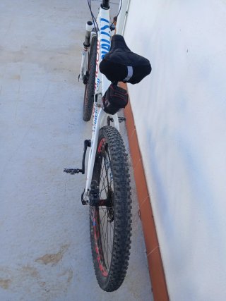 Bicicleta Montaña Blanca FINALIST