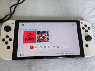 Nintendo Switch OLED + Estuche y controler grip