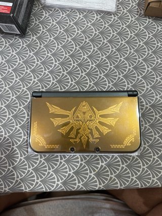 Nuovo Nintendo 3DS XL Edizione Hyrule Dorata
