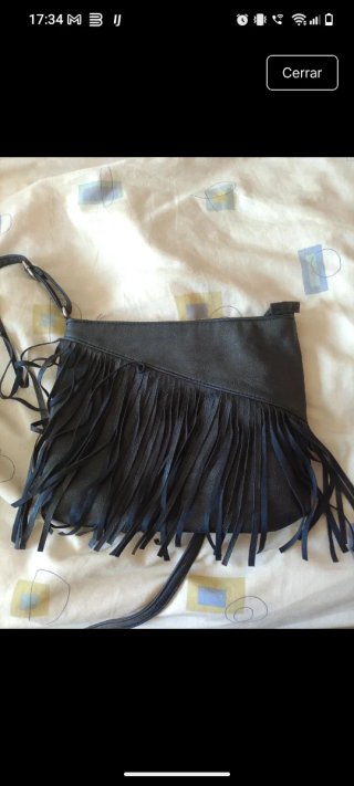 Bolso negro de flecos