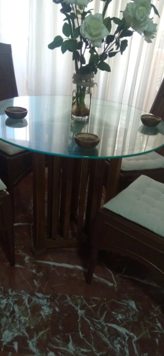 Mesa de cristal y madera diseño artesanal