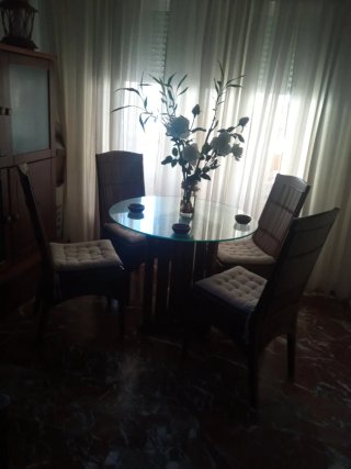 Mesa de cristal y madera diseño artesanal