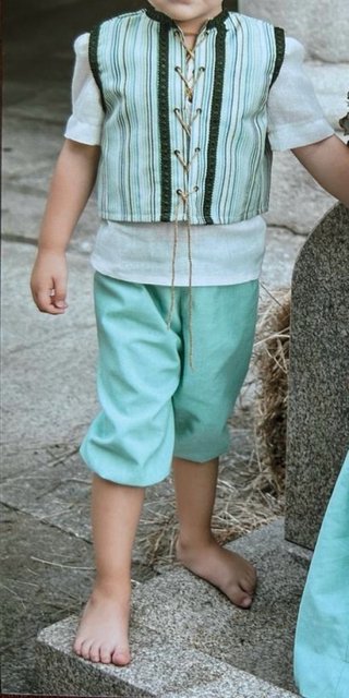 Traje medieval niño con gorra