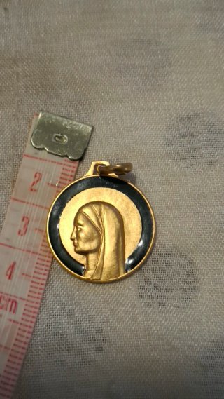 Medalla Virgen María Oro y Negro