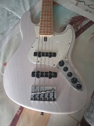 Marcus Miller V7 Swamp Ash