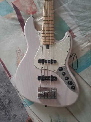 Marcus Miller V7 Swamp Ash