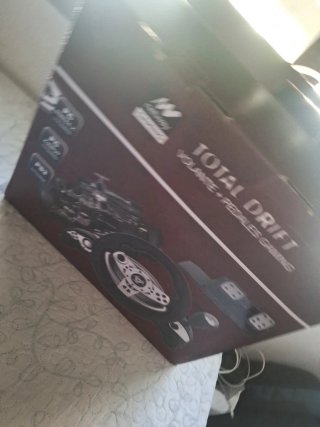 Volante y pedales gaming