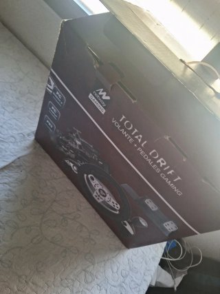 Volante y pedales gaming