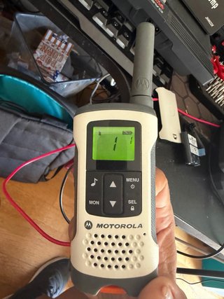2 Walkie Talkie Motorola TLKR T50