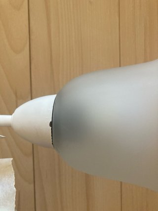 Lámpara de techo blanca con flores