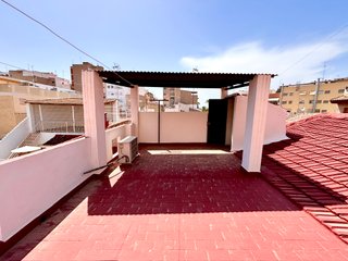 Primer piso con 4 habitaciones y 3 terrazas