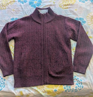 Chaqueta morada con cremallera