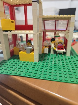 LEGO 6380 Centro de Tratamiento de Emergencia 1987