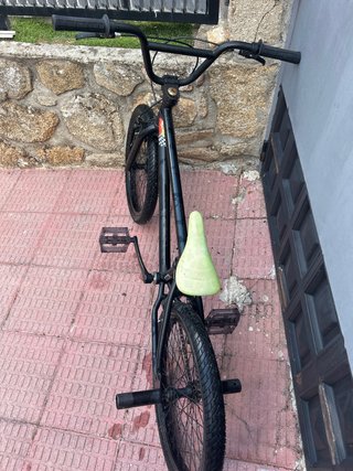 Bicicleta BMX Negra