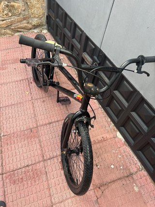Bicicleta BMX Negra