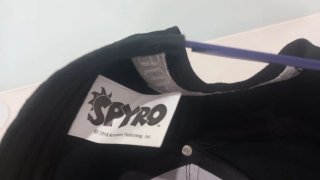 Gorra Spyro Negra y Morada