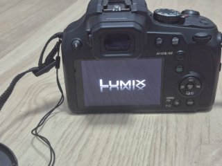 Fotocamera Lumix DC-FZ82D con zoom ottico 60x