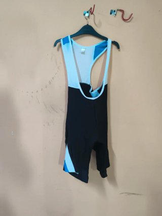 Mono Ciclismo Corto y Chaqueta Larga