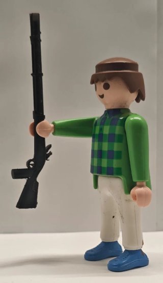 Muñeco Playmobil con rifle