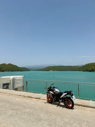 Moto Deportiva Naranja y Blanca
