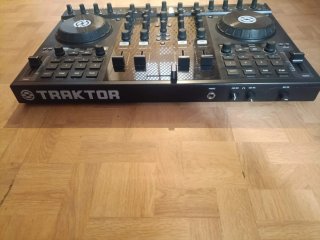 Controlador DJ Traktor Kontrol S4 MK1