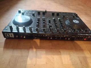 Controlador DJ Traktor Kontrol S4 MK1