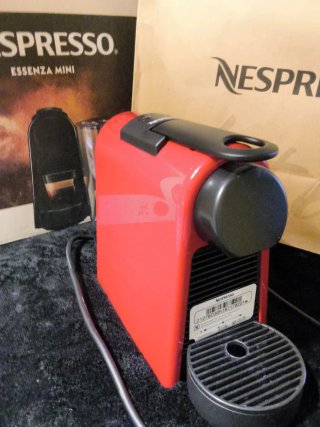Cafetera Nespresso Roja