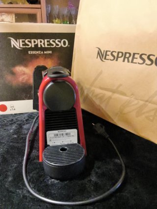 Cafetera Nespresso Roja
